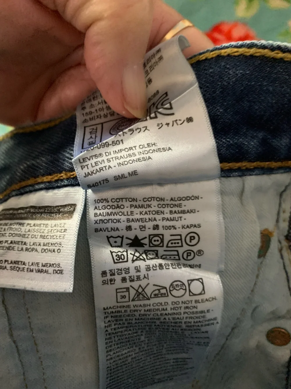 Levi’s 501 Button Fly Straight Leg Jeans 33 x 32